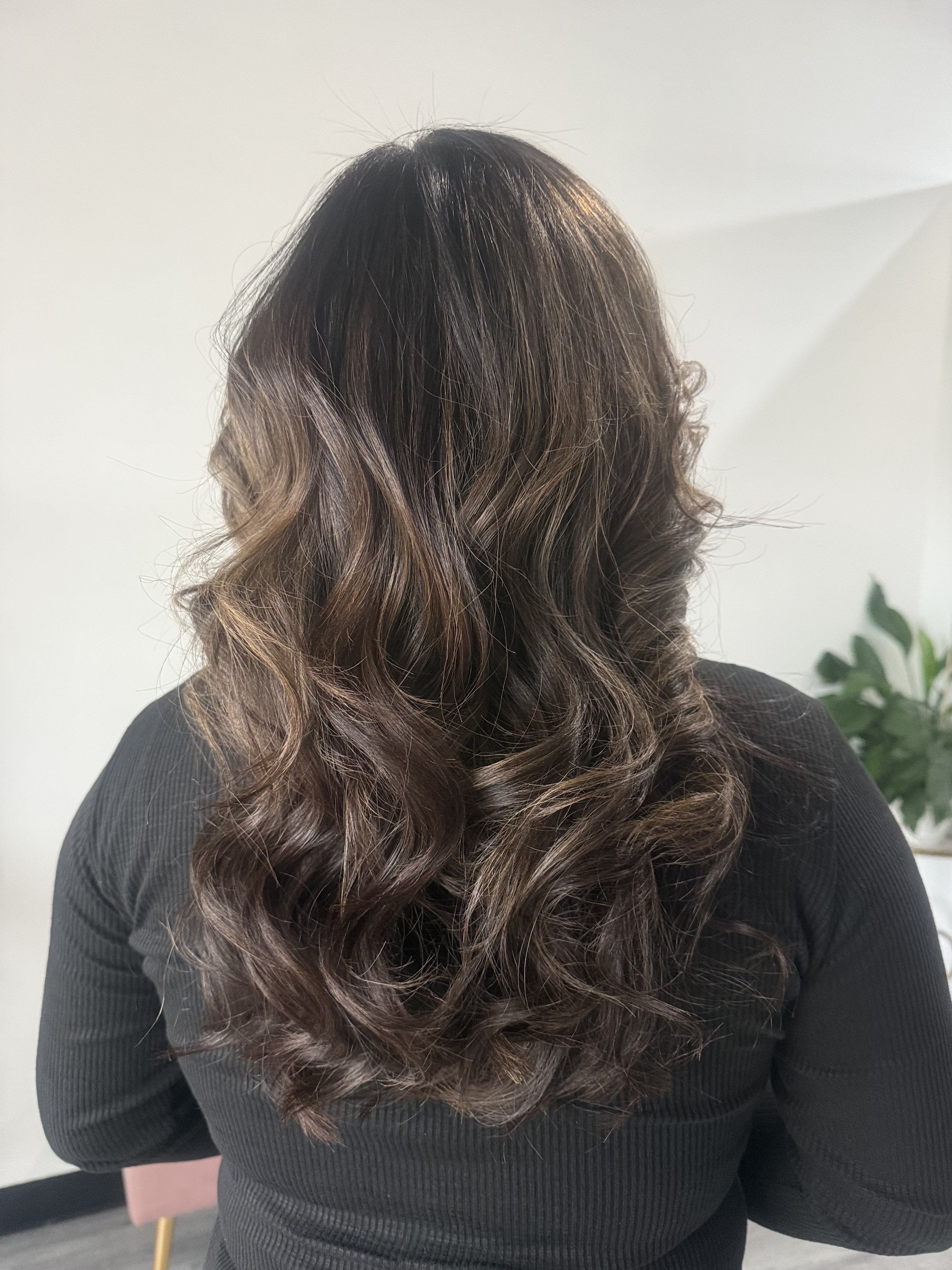 Dimensional brunette blowout with soft mocha highlights